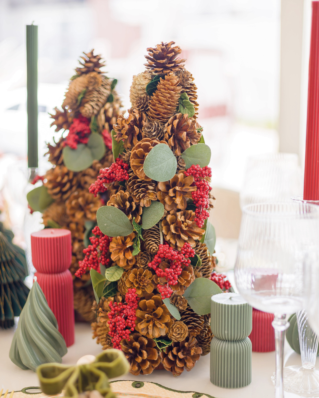 Árvore de Natal Cone Rústico com Pinhas - 41 cm